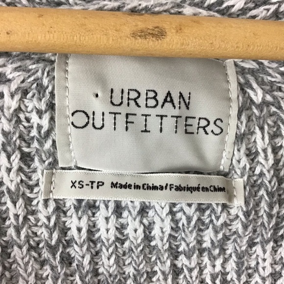Urban Outfitters Gray Victoria Oversized V-Neck Sweater - Picture 3 of 5